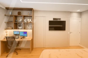 Porta mimetizada na marcenaria: guia para arquitetos